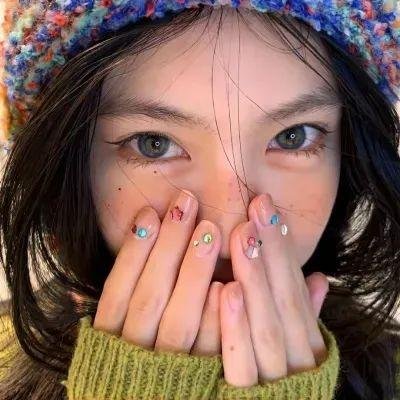 潜伏娇娃 海报